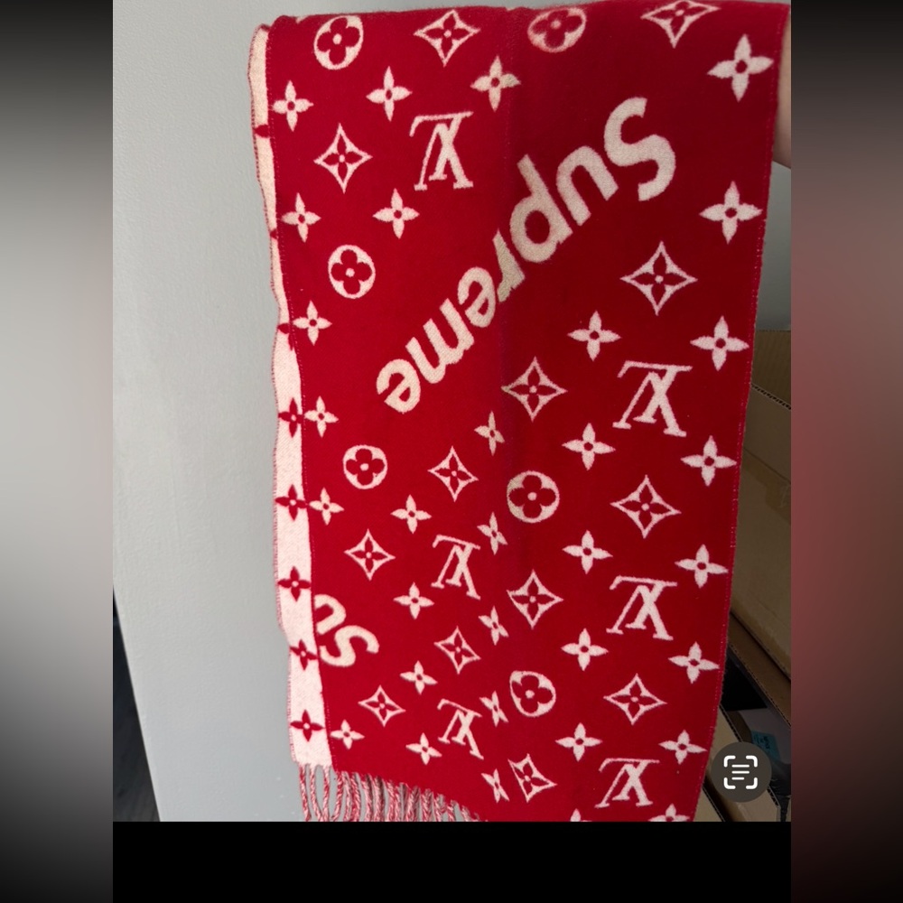 ⭐️⭐️RESERVED ⭐️⭐️LOUIS VUITTON X SUPREME SCARF